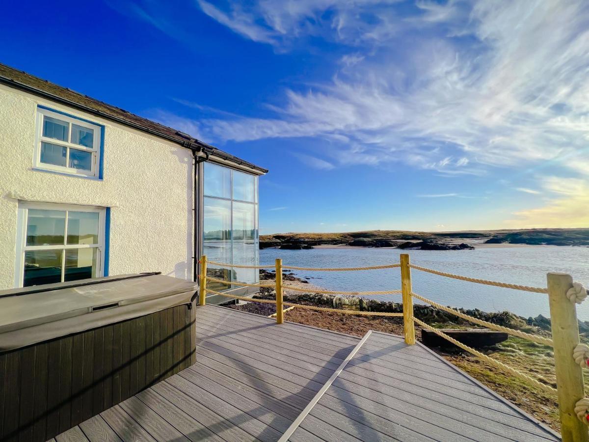 Hen Cymyran Villa Caergeiliog Exterior photo